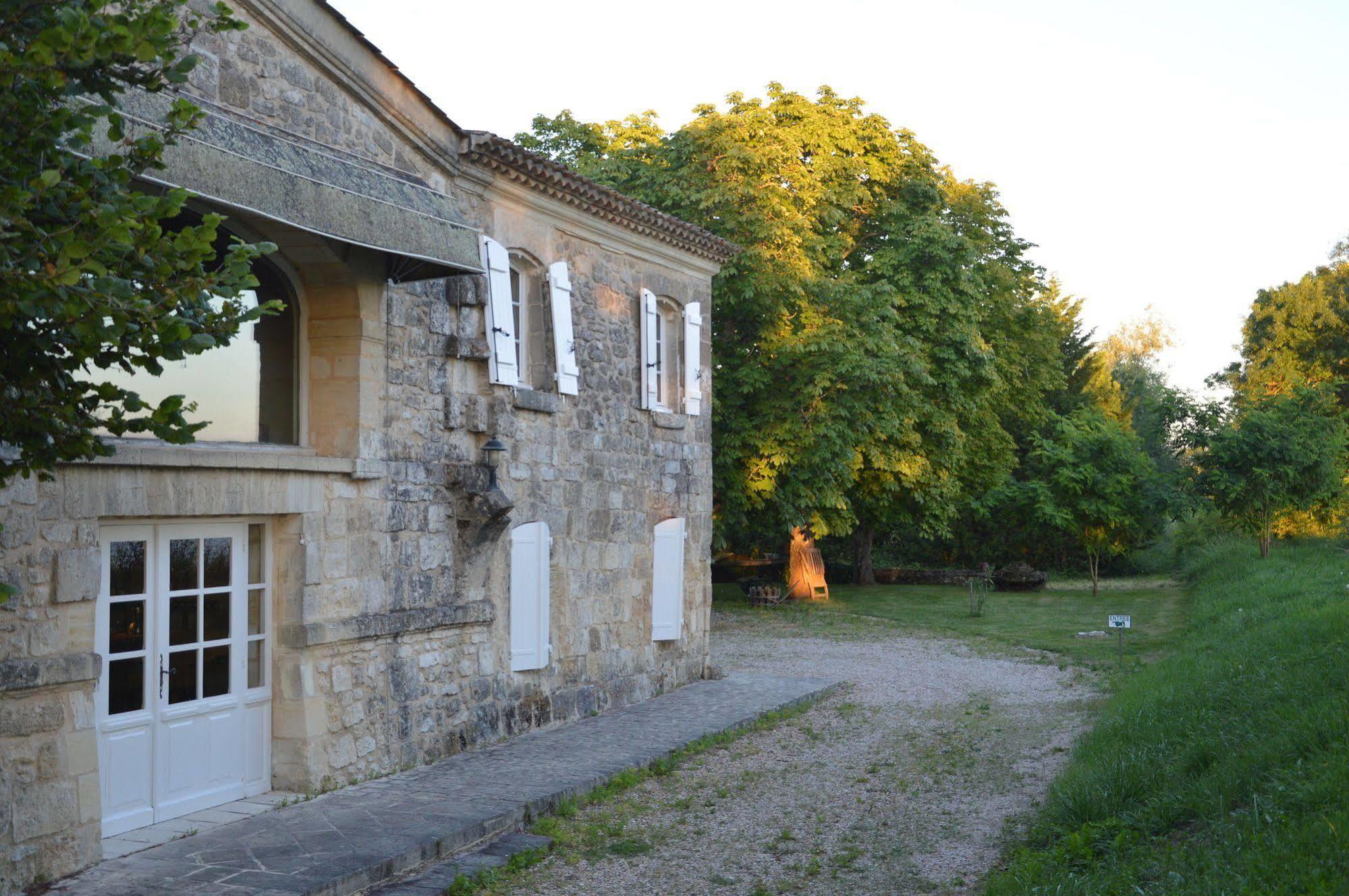 Chateau De La Vieille Chapelle Lugon et l’Ile du Carney Екстериор снимка